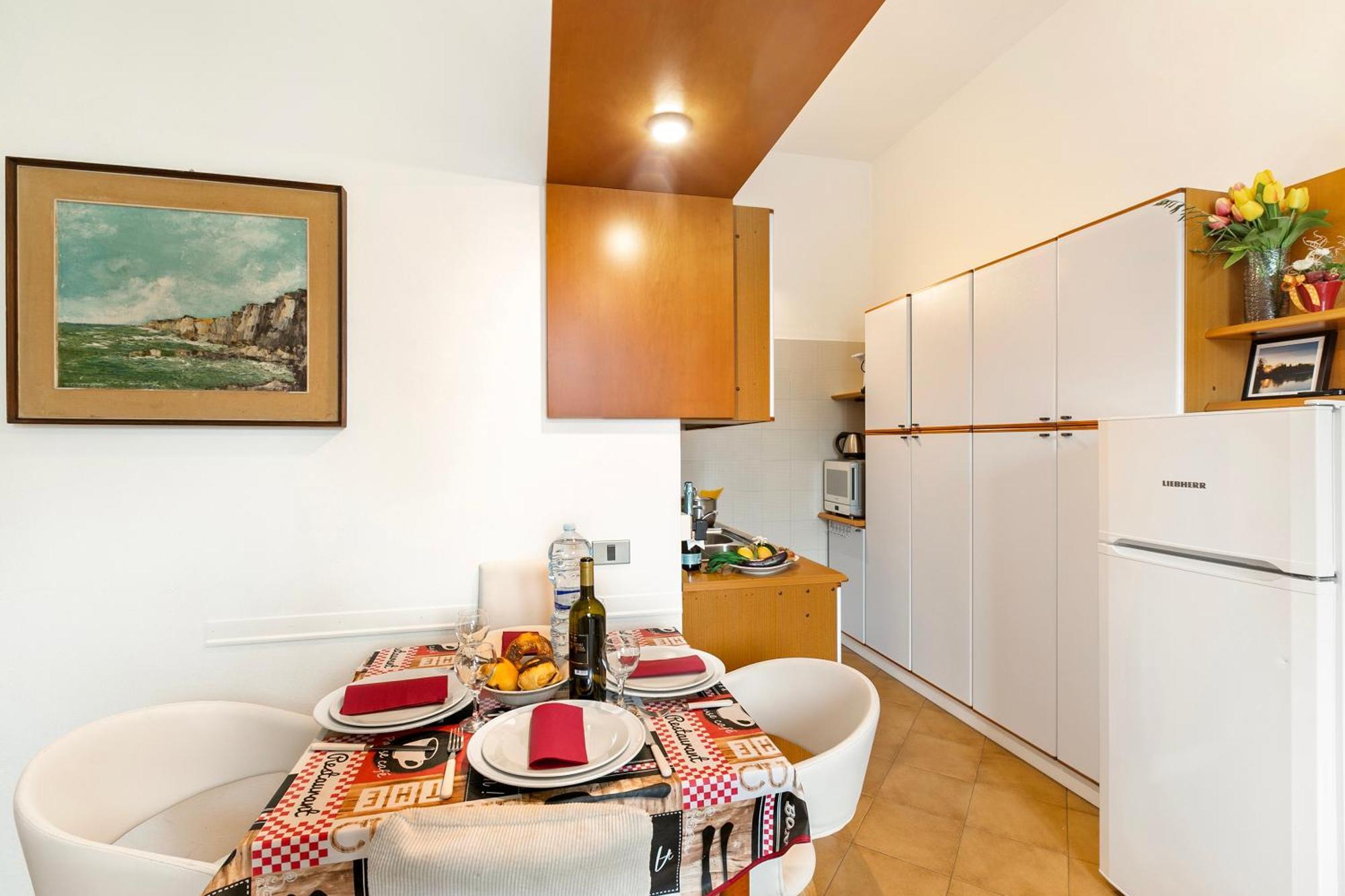 Lake View Historical Center Apartment - Happy Rentals Riva del Garda Esterno foto