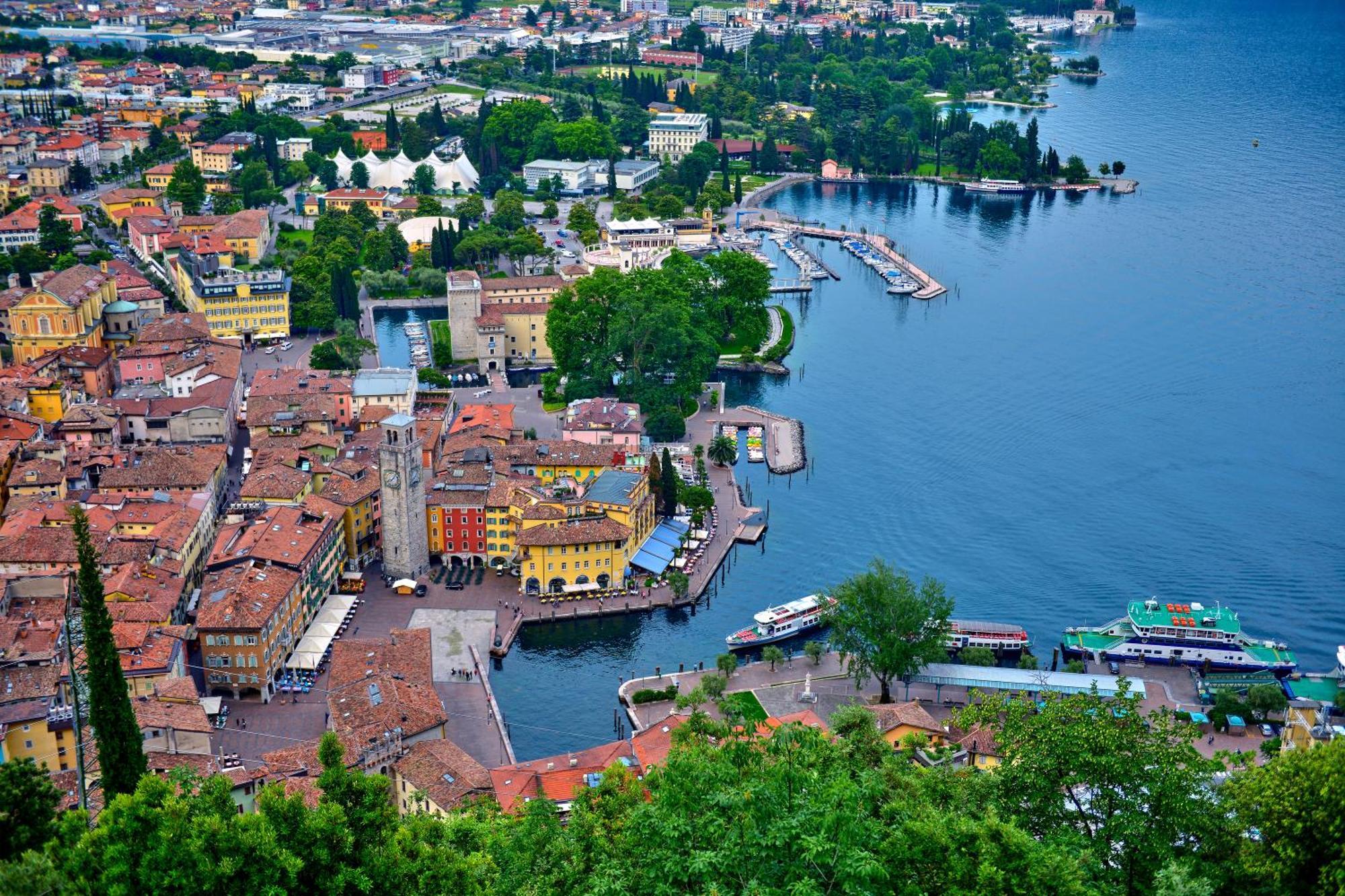 Lake View Historical Center Apartment - Happy Rentals Riva del Garda Esterno foto